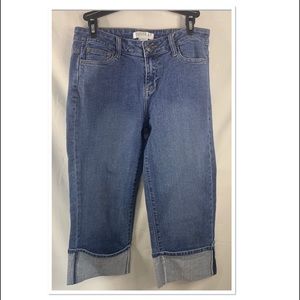 WHBM womens Capri Cropped Jeans Size 6 Light wash